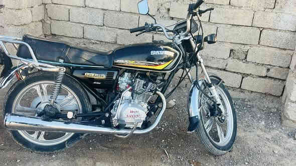 السلام عليكم موطور سافان مامفتوح برقي 
للبيع السعر 450 وبي مجال الرقم ‭0771 976 1037‬
