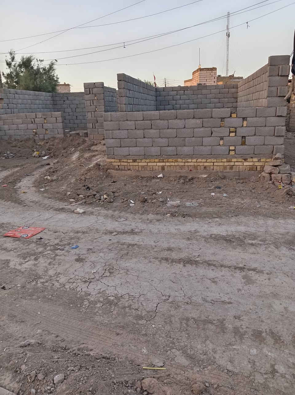 بيت زراعي بلسديناويه هيكل مساحه 240 متر خلف مدرسه صفي سعر 50 للاستفسار ***********
