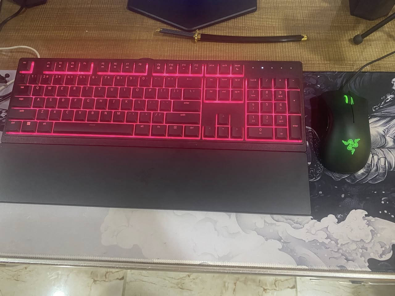 🔥 عرض قوي لعشاق القيمنق 🔥  

للبيع:  
🎮 ماوس ريزر ديث ادر – دقة عالية وسريع بالاستجابة  
⌨️ كيبورد ريزر اورانتا V3 – شكل حلو وإضاءة مرتبة  

الحالة: نظيف جدًا مثل الجديد  
الاستخدام: خفيف وما بيه مشاكل  

إذا تريد تطور ست أب مالك بسعر زين،35000 وبي مجال بسيط 👌  

📩 للتواصل واتساب 
***********
