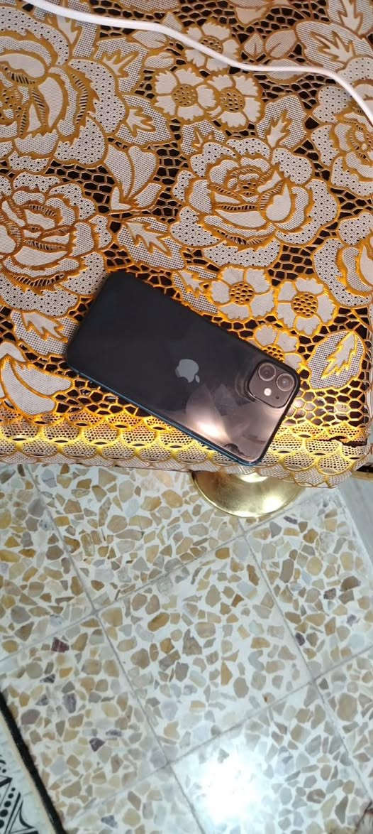 آيفون 11عادي بطاريه 84 ذاكره 256 جهاز نضافه فول تك ***********سعره280بي مجال
