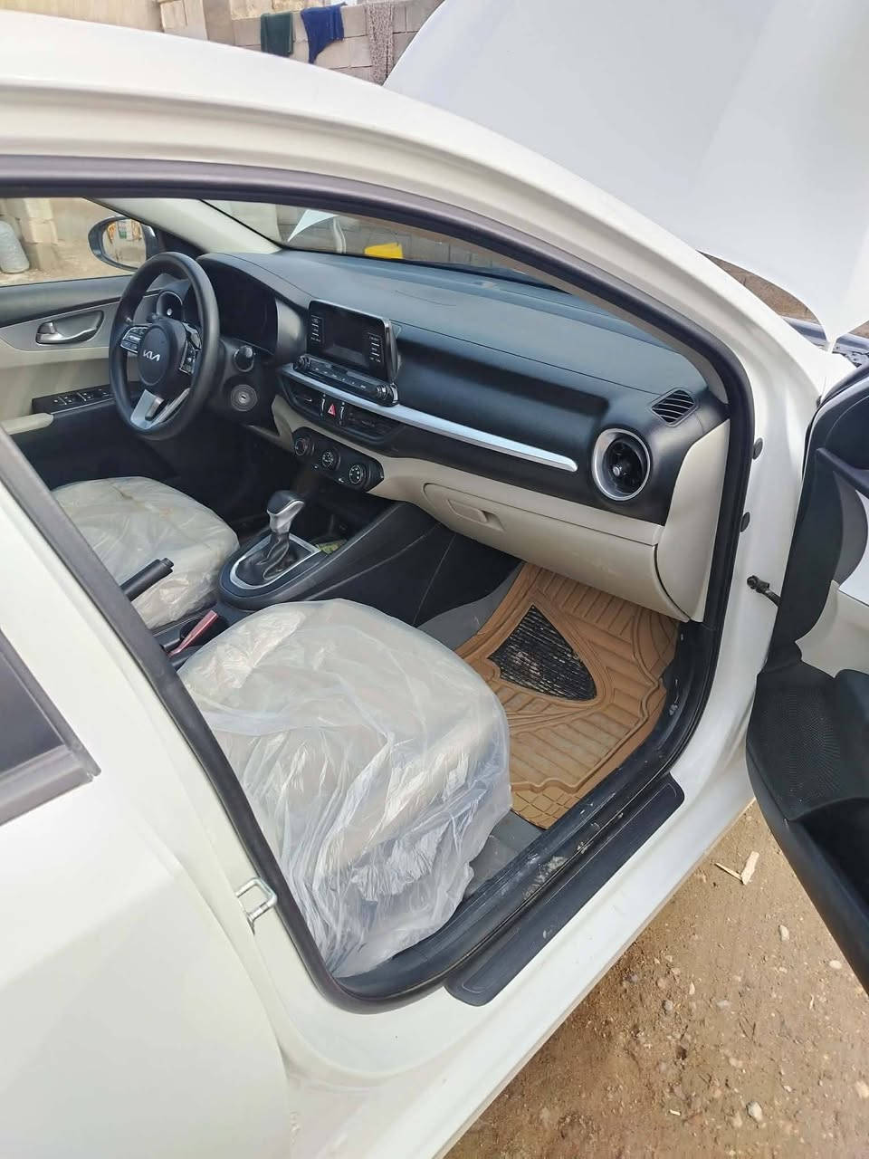 السلام عليكم سيراتو ٢٢ خليجيه كفاله رقم أربيل سنويه لل نهايه ٢٦ حساسات خلفية تحكمات ستيرن مثبت سرعه قطعتين تبريد داخل لونين ماشيه ٦٩الف ***********ابو على واسط نعمانيه السعر ١٦٣ أو بيه مجال
