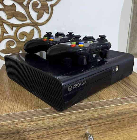 اكس بوكس 360 سوبر سلم
مهكر وبي العاب وكامل ملحقاته 
مع جوستكات اثنين الاصليات
السعر 125 او مراوس مع موبايل 
العنوان البصرة يم مستشفى المواساة
*********** 📞
