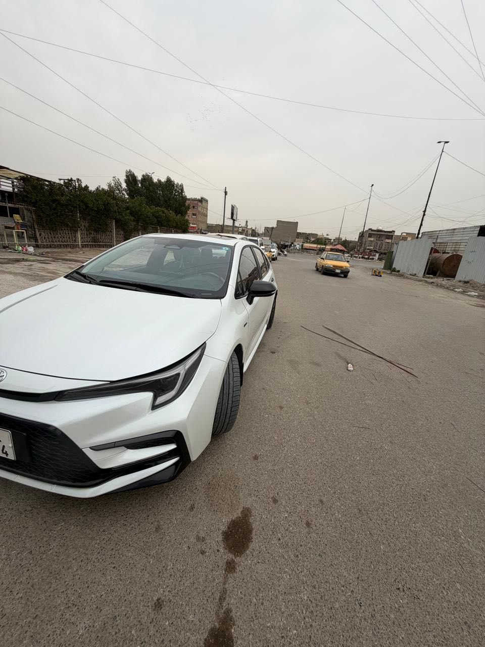 سيارة كورلا 2025 هايبرد للبيع بدون صبغ  طخة خفيفه في ربع باب الصدر والباقي مكفول عداد المسافة 21 الف كيلو متر فول مواصفات s كرسي السائق كهرباء سيستم ايرباك كامل فتحة سقف قيادة ذاتية  توقف ذاتي  كامرة خلفية ويل رياضي حجم 17 داخل جلد شاشة كار بلي رادار السعر 160 ورقة للتواصل الاتصال على الرقم ***********
