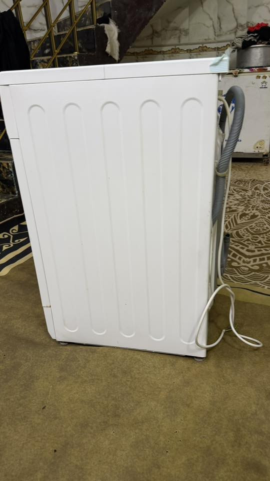 سلام عليكم غسلاه للبيع نوع ايلجي  جديده كله شغاله مامفتوحه ابد اخت لجديده عنواني ميسان حي العسكري السعر 250وبيه مجال ***********
