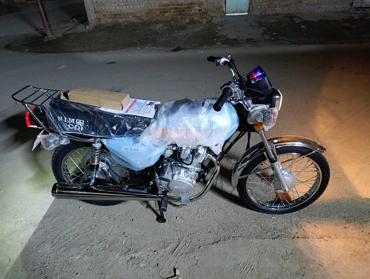 السلام عليكم
للبيع
دراجه نامه شبه اصلي 
لون مميز 
دراجه زيرو بعده عله السحك
***********
