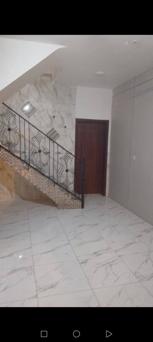 منزل للبيع /150متر /واجهة 6/يتكون من /3/غرف نوم +صالة +هول +مطبخ +خدمات +كراج /الدار نظيف /موقع ممتاز /الرفاق الثانية خلف مجمع السلام /وقرب شهداء البياع /شارع عريض /15متر /الاستفسار على هذا الرقم /***********
