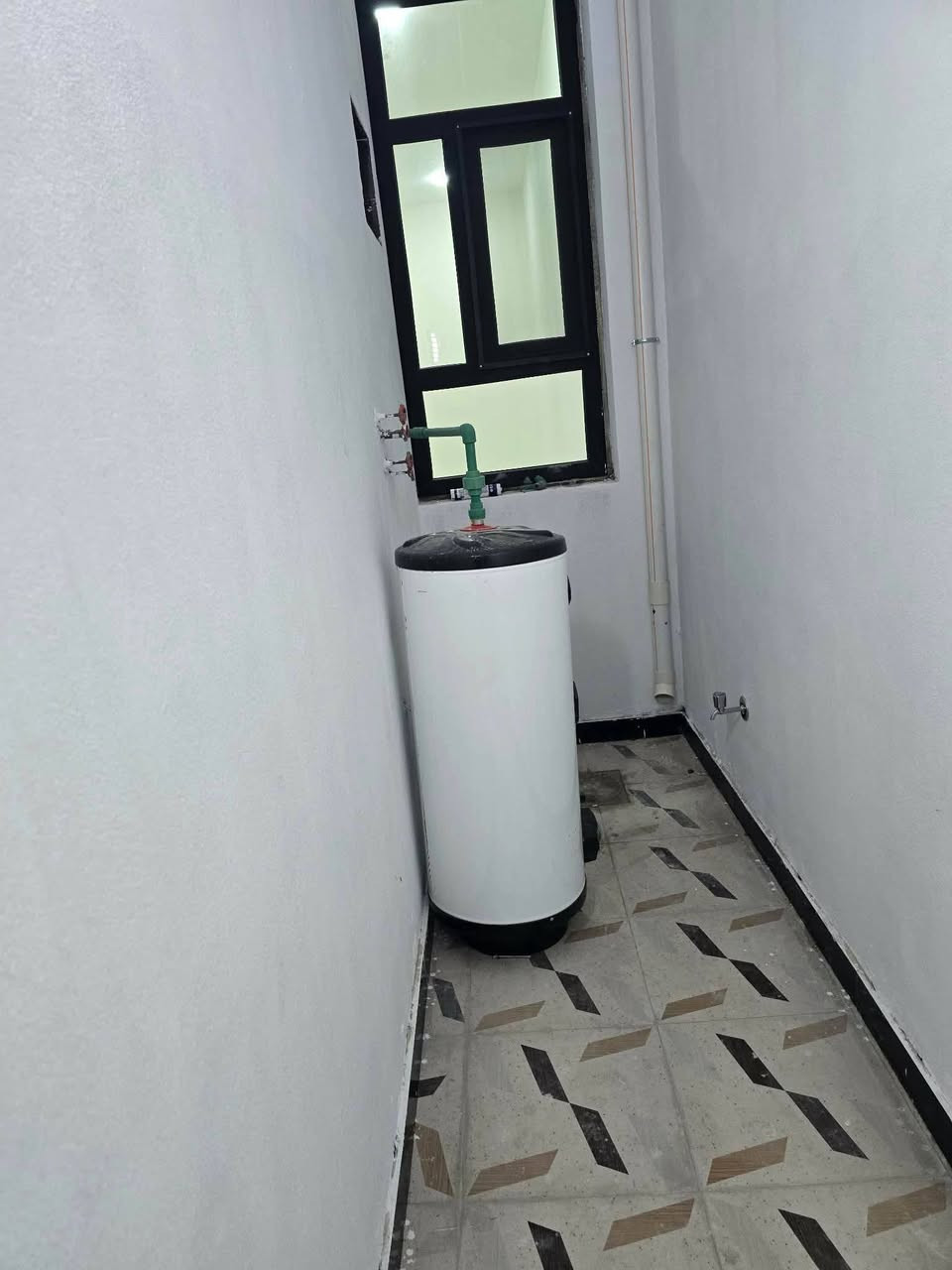 🏡2 بيوت للبيع_بناء حديث غير مسكون كونكريت مسلح
الديوانية / مجمع حيدر ابن حجي هندي بلوك 13 حولي الجامعة . 
🔸طابو زراعي سند 25  . 
المساحة 200م² – طابق واحد
🔹 2 غرفه نوم + استقبال + صالة
🔹 3 صحيات
🔹 مطبخ 
📞 للاستفسار: [***********
🔸 او مراسـلة الصـفـحـة مراجعه مكتب 🏢 العاصمة للعقارات والمقاولات العامه العنوان ام الخيل ساحه قرب البلديه الجديده اتصال ***********
