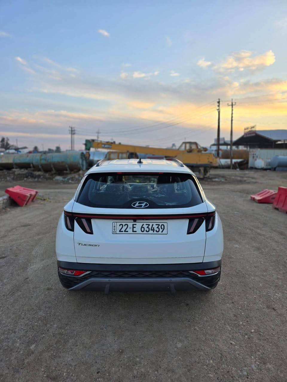 توسان 2020 ( خـليـجـي )
ماشية 87 الف

فول مواصفات قمارة حديد 

•المحرك :  دوش 2000

•دخول ذكي

•تشغيل عن بعد 

•تشغيل بصمة 

•جرس تنبية عنده السرعة 120 

•لايت دوار معه الاستداره 

مري شفط 

كامرا خلفيه

•شاشة كبيرة 

•حساسات امامية خلفية

•مصابيح امامية زنون مع LED 

•مصابيح خلفية LED

•مقاعد امامية كهرباء عدد2

•مثبت سرعة  control Cruise 

•أوضاع القيادة Drive Mode ايكو_سبورت_نورمال 

•فول تحكم ستيرن

•هاند بريك بصمة

•نظام مانع الانزلاق 

•نظام نزول منحدرات 

•أشاير بالمري 

•اوتو هولد

•شحن وايرليس

. مدخلين  USB 

ستائر ابواب خلفية

•مري كهرباء

•مود درايف

•تبريد امامي خلفي قطعتين

باقي المواصفات المعروفه 
بيه صبغ ربع باب الصدر او بارد مثل ما موضح بل سونار
السعر19000$
***********
