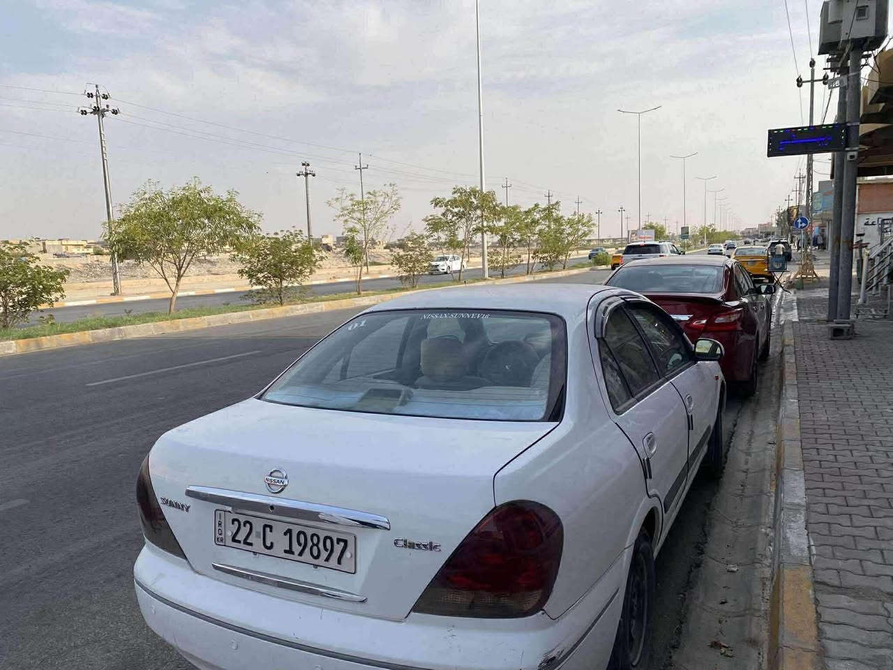 نيسان صني موديل 2009 أربيل أبيض ثلجي
السيارة بيها 3 قطع صبغ .

جهة السائق بیها دواخل بس بدون قص ولا لحيم، وشبر صغير خلفي (السونار موجود بالمنشور).

المواصفات:

 محرك أبيض 16 مرغوب

 سيارة كيرعادي

 قفل مركزي

 جام كهربائي

 مرايات كهربائية

 لايتات أصفر وأبيض أصلي

 حساس خلفي

 تبريد شغال بس يحتاج غاز

السيارة نظيفة وما بيها أي مصرف، كهربائيات ومحرك و كير بشرط.

سنوية لحد ٢٠٣٠وسيارة بسمي تحويل وكالة تدلل 

السعر: 78 (وبيها مجال)

المكان: كركوك 

رقم واتساب و الهاتف: ***********

تاج راسي، كل التفاصيل مذكورة بالمنشور، رجاً عدم الاتصال للأسئلة المكررة. والله يبارك للمشتري.
