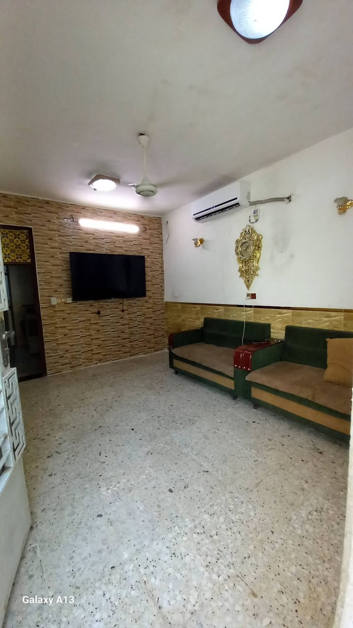 بيت زراعي سند ٢٥السده الثانيه قرب المدرسه الاهليه در السلام خدمات كامله مساحه ١٠٠متر مربعه واجهه ٧ نزال ١٤ سعره ٧٠ قابل للتفاوض مستعجل على بيعته للاتصال على رقم ***********
