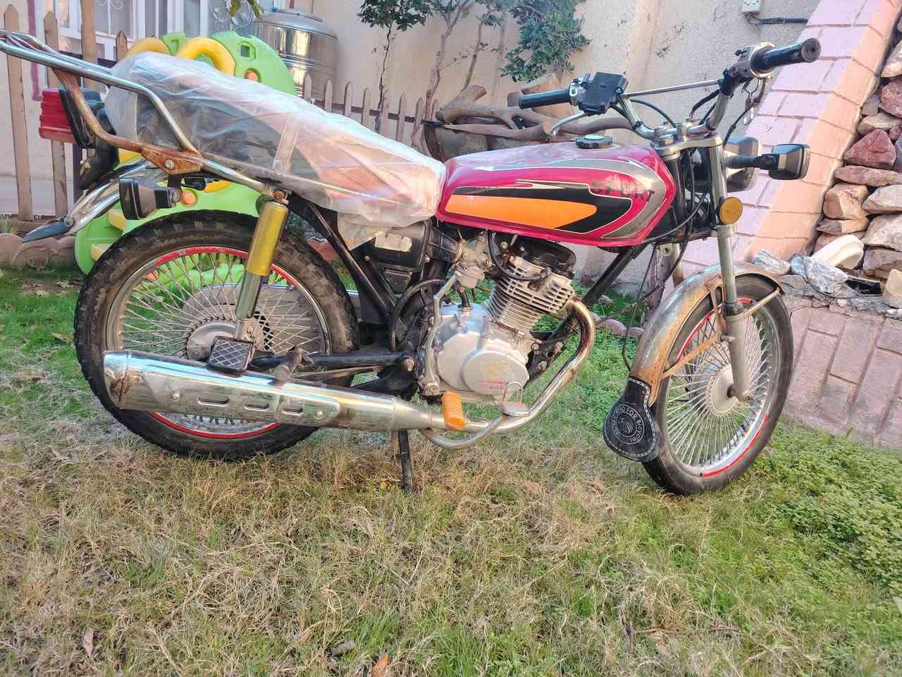 السلام عليكم دراجه تايكر بسعر ٣٠٠ وبيهة مجال مكان ديالى الحويش قرب مطعم سامان للأستفسار عل خاص او على الرقم ***********
