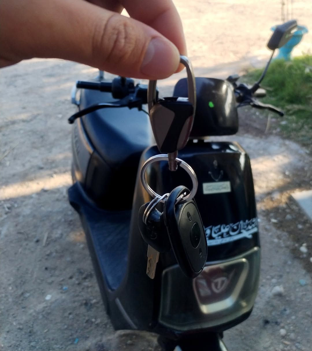 السلام عليكم دراجه شحن 🛵
شركه الريان 📄
كامله من كلشي مادخله صيانه ابد 
البطاريات 5🔋
مديل 2025
سرعه 50حقيقي 
سعر 650وبي مجال 
الاستفسار على رقم(***********)
