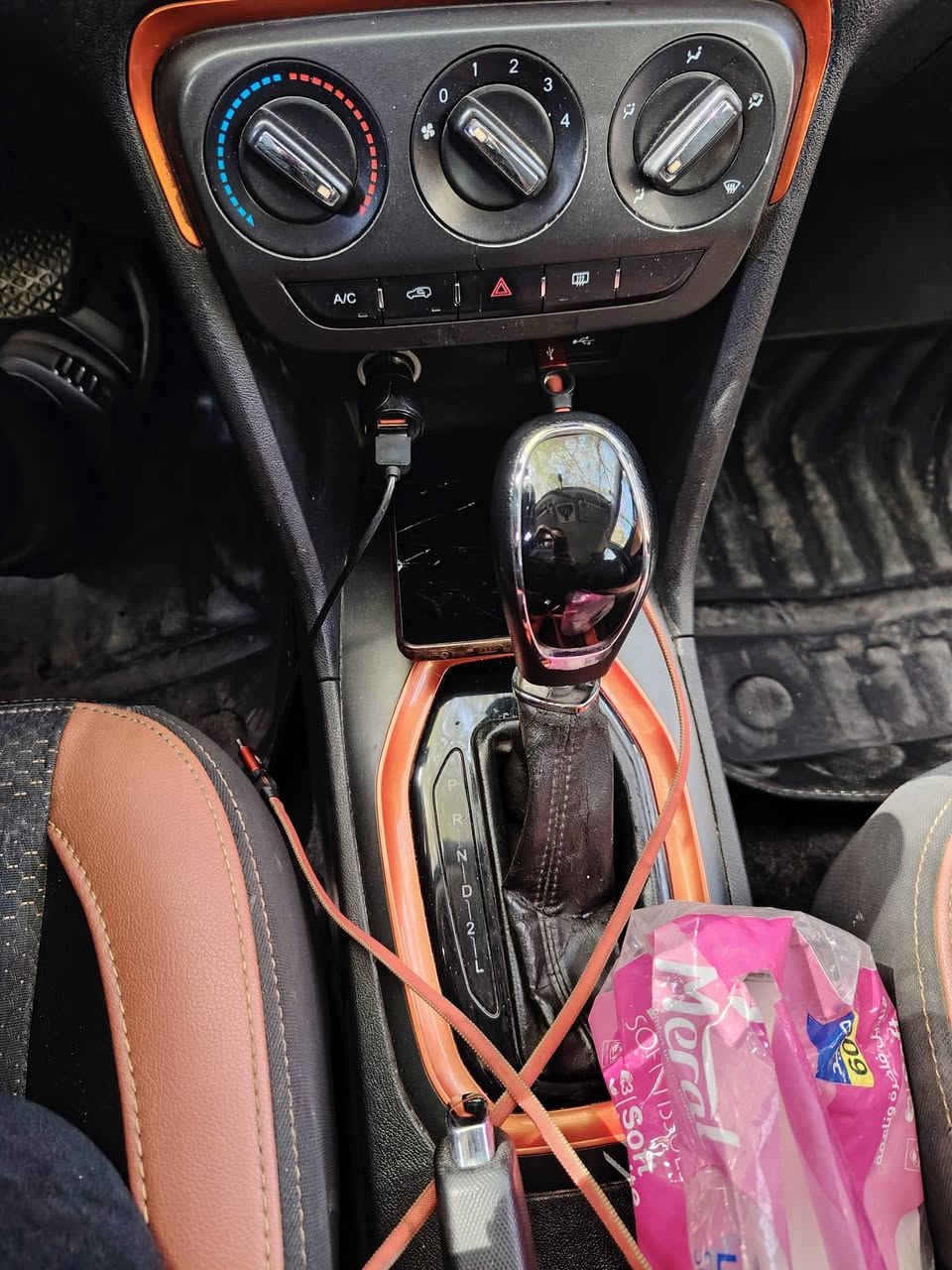 السلام عليكم عندي يتكو مديل 2018 رقم بغداد الجديد  بسمي تحويل ثاني يوم السياره كشنات جلد داخل لونين اوتو ماتيك تبريد شلج صدر امامي خلفي جديد كل نقص مابيها مكان السياره بغداد
الاتصال على الرقم ***********
بي واتساب
