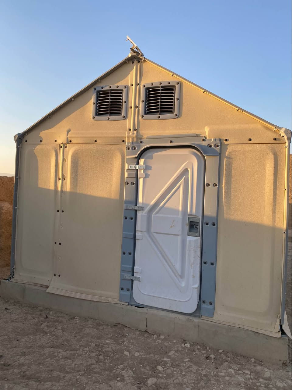 السلام عليكم 
يتوفر خيمة كرفانية بقياس (6x4)
مستخدم بس نظيف جدا 
للاستفسار الاتصال على الرقم او واتس آب 
*********** موصل, نينوى
