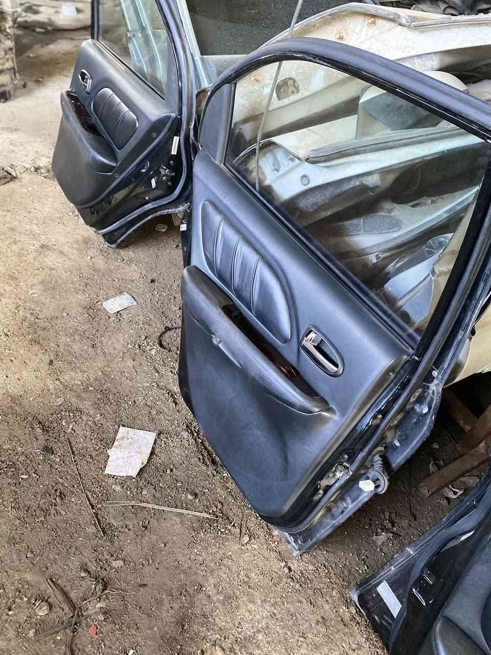 السلام عليكم سياره كامله بيع قطع غيار لون اسود سوناتا 2005 جدد كلش لاستفسار اكثر ***********
