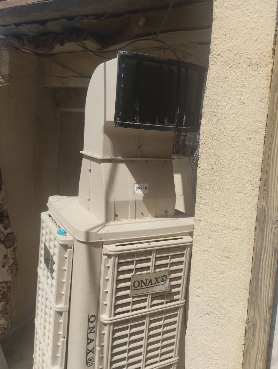السلام عليكم مبرده دكت حجم كبير البيع سبب البيع اتريد مساحه كبيره مبرده نضيفه كلش الي عنده موكب مولد صاله جبيره ياخذه شغاله عل فحص ***********التصال ع الرقم السعر 250بيه مجال
