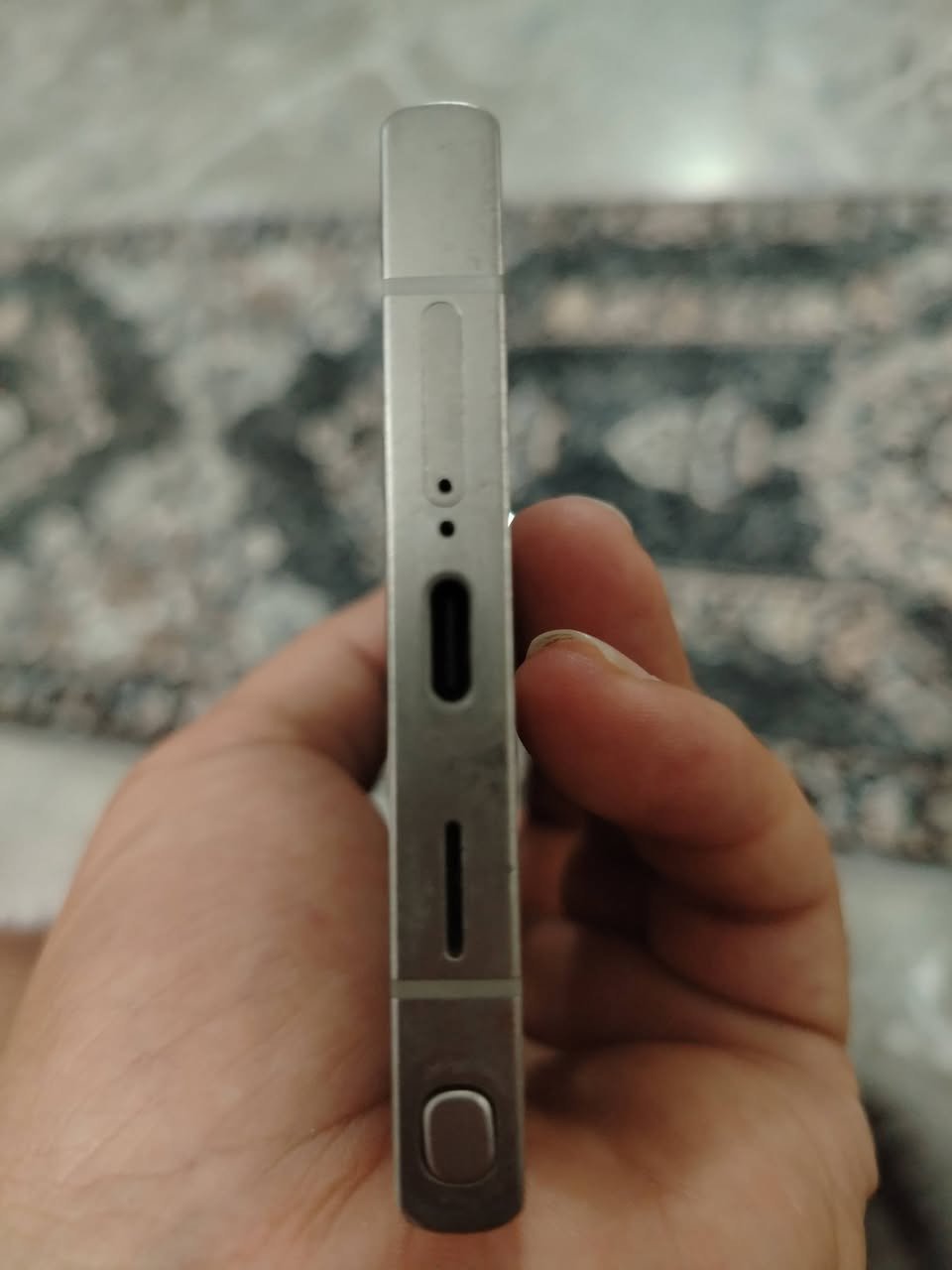 سلام عليكم s24 بي نقطه سوده بالشاشه بصيطه كلش جاهز لا مفتوح ولا مصلح مكفول نضافه 90بالميه رايده 900 بي مجال بصيط مكاني نجف حي الانصار رقمي***********
