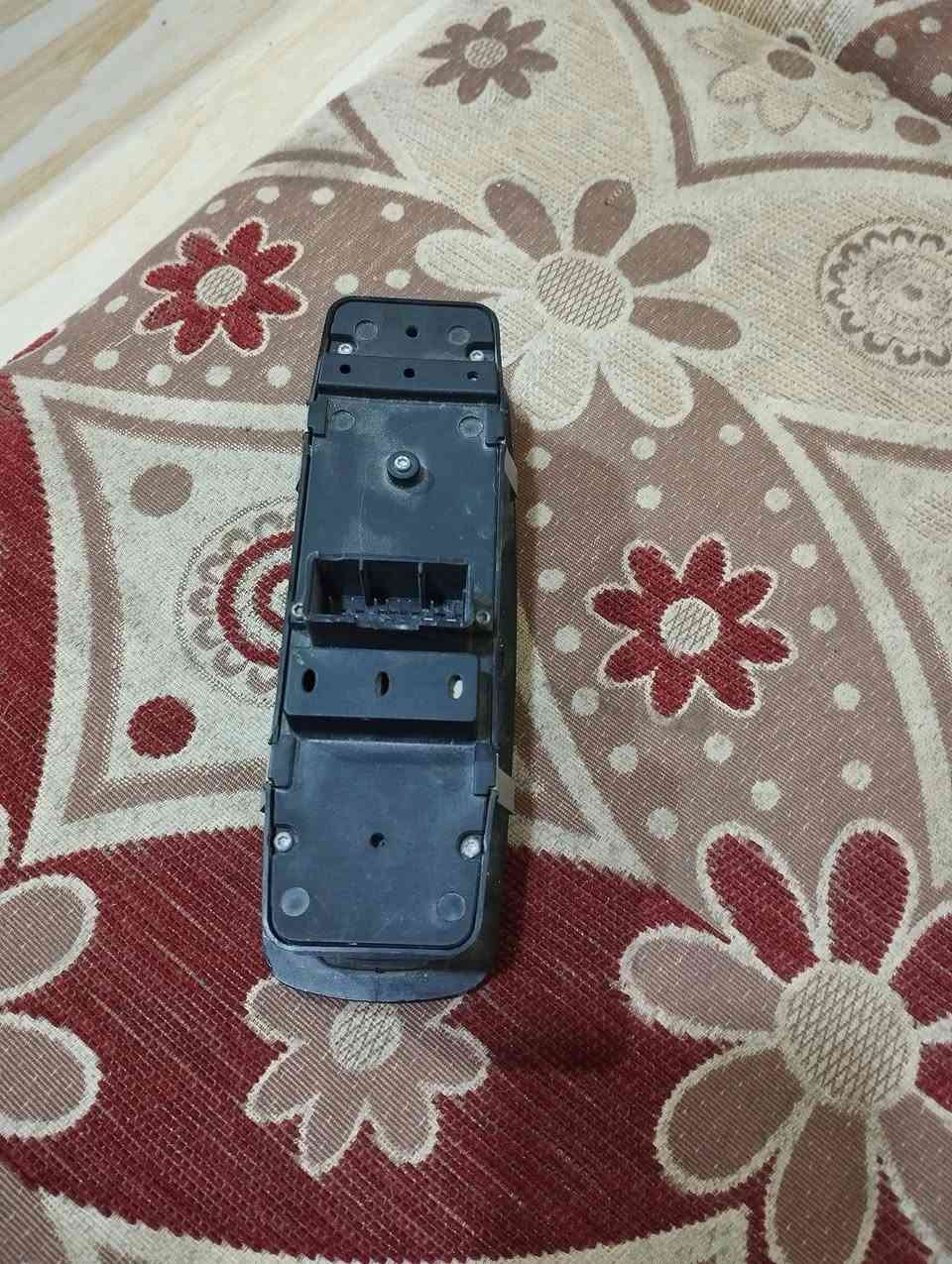 السلام عليكم عندي غراض للبيع الي يحب يشتري هذا رقمي /***********
