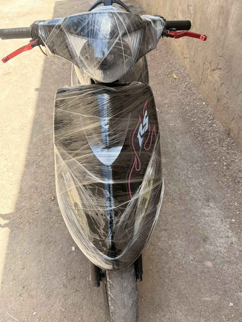 سلام عليكم دراجه   ماكس لبيع مكفوله من كلشي وكلشي شغل مابيه أي نقص  السعر 900 وبيهه مجال بسيط المكان بصره قضاء المدينه باهله رقم الهاتف *********** درجه حاويه وبيه ختومات هاذ رقم بس وتساب فقط بعدهي جديده مكبنه ناعمه وحلوه
