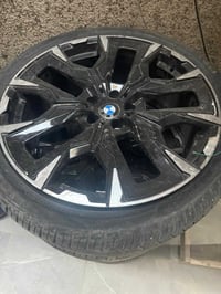تايرات BMW 2024  مع ويل كب حجم 20  حديث استخدام شهر واحد فقط للبيع الس...