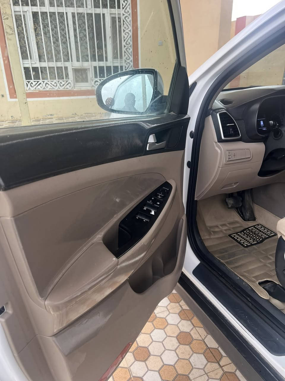 للبيع
توسان 2020 فووول عدا الفتحه 
مواصفات موضح بالصور 
مكفوله خليجي 
ديالى بلدروز 
رقم سليمانية 
الاستفسار الاتصال ***********
