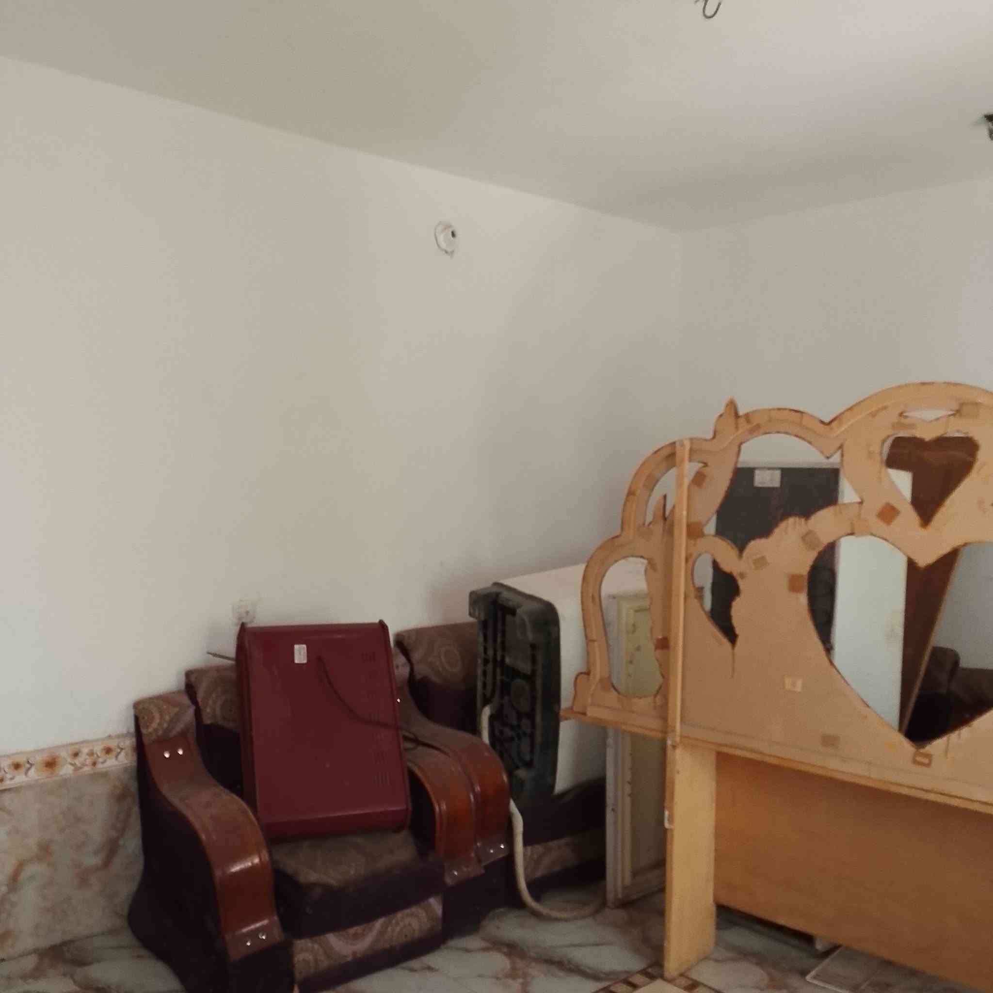 دار للبيع وجه المنطقه دور نواب الظباط مقابل اعداديه الودق للبنات فارغ حالين اتصال ***********
