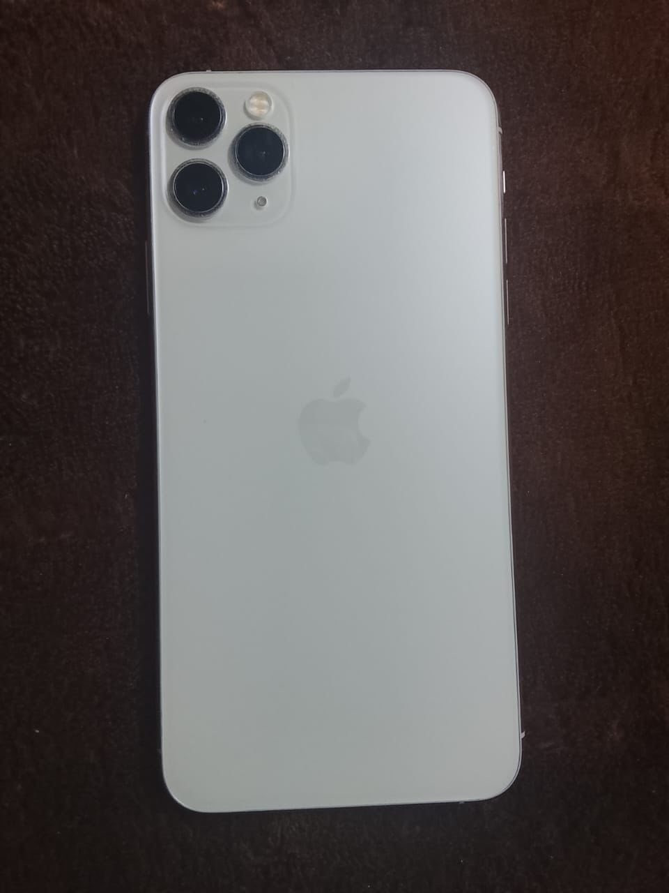 ايفون 11 برو ماكس 
كلة ع بلاد شرط ممفتوح وفول نظيف 
ذاكرة 256G بطارية 87%
محدث آخر تحديث ويا شاحنتها الاصليه 
سعره ٤٢٥ الف ***********
