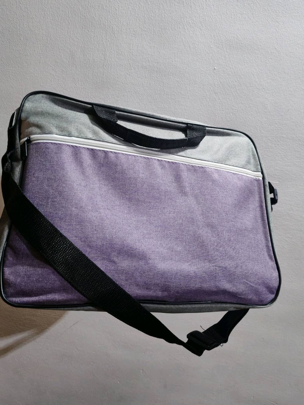 Hp zbook 15 g8 
جهاز نظيف جدا جدا
مستعمل يومين فقط وبعدها تم تخزينه دون اي استعمال
المواصفات :
شاشة 15.6inch FHD
التخزين 512gb ssd سريعة وسلسة
الرام 16gb تكفي لجميع المهام
المعالج core i7 الجيل 11🔥 معالج حديث للاستعمال العالي
كرت الشاشة 
1: كرت خارجي من نفيديا 4gb vram
2: كرت داخلي من أنتل inter iris x مع 8gb vram
دقة الشاشة عالية والوان واضحه جدا
البطارية ممتازة وبحالة سليمة
الجهاز نظيف ونظافته 99% 

الهدايا🎁 (الملحقات) : شاحن اللابتوب، ماوس كيبلي ممتاز، سماعة بلوتوث عالية الدقة، حقيبة كبيرة تحوي جميع الملحقات 

سبب البيع : احتياج للمال 

والسعر بيه مجال كبير للشراي 

المكان كركوك 

الرقم / ***********