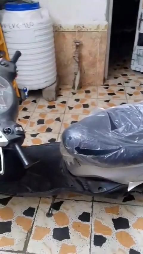 السلام عليكم دراجه بريز
مكينه بلاديه كفر بلادي دراجه 
كامله قفل ستيررن قفل شنطه 
شلعه ومعدل كيجات شغاله
 السعر 600 وبيها مجال حك جيه 
رقم الهاتف وتساب ورصيد *********** 
لمو شراي لا يتصل ولايراسل
