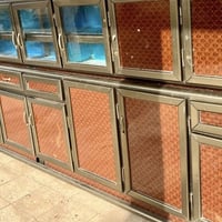 كاونتر طول 4متر يتكون من8ابواب شغل بغداد نضافه 100/100. 07728944360 سع...