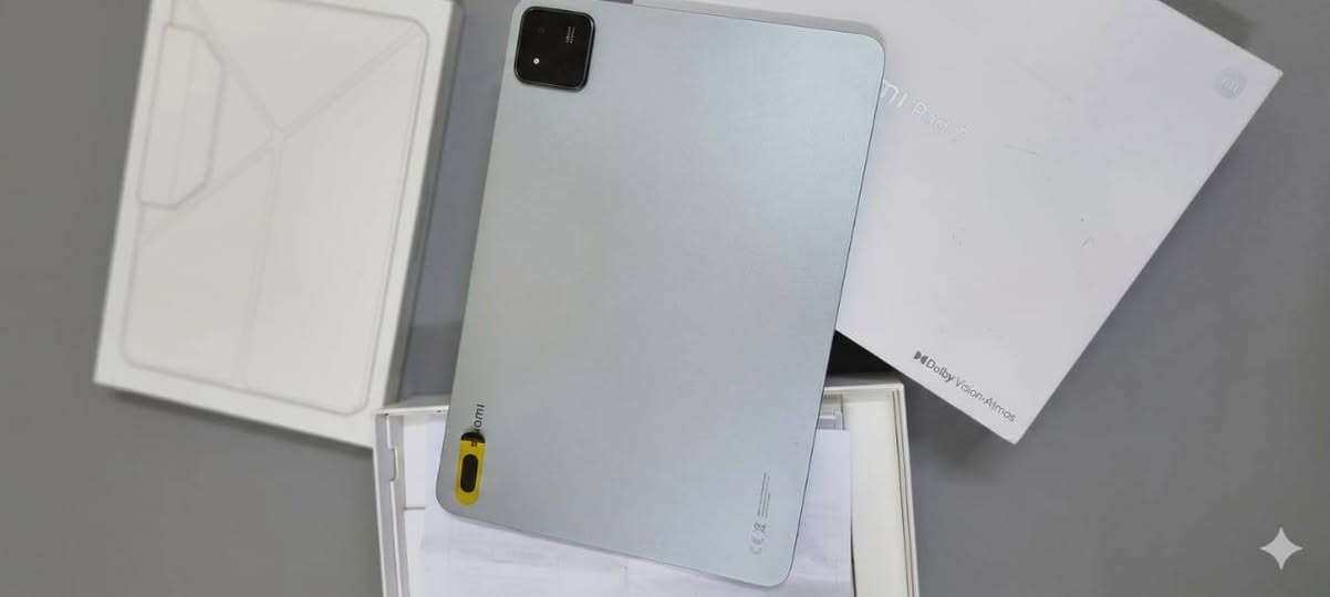 للبيع جهاز Xiaomi Pad 7 نظيف جداً وأخو الجديد، استخدام راقي ومكفول من أي عيب.
⚙️ المواصفات والمميزات:
​الذاكرة التخزينية: 256GB (مساحة ممتازة للألعاب والدراسة).
​الذاكرة العشوائية (الرام): 8GB (أداء سريع وسلس).
​اللون: رصاصي (Gray) أنيق جداً.
​صحة البطارية: الجهاز شبه جديد، عدد دورات الشحن 82 دورة فقط يعني البطارية بكامل كفاءتها وعمرها طويل.
​الضمان: الجهاز مكفول ونظيف تماماً.
​📦 الملحقات:
​الكارتون الأصلي موجود.
​الغراض والشاحن الأصلي كاملة وبحالة ممتازة.
​(الجهاز يأتي بدون قلم أو كيبورد).
​📍 الموقع: الديوانية - الدغارة
​💰 السعر: 525 ألف دينار عراقي
​📞 للتواصل والاستفسار: [***********]
