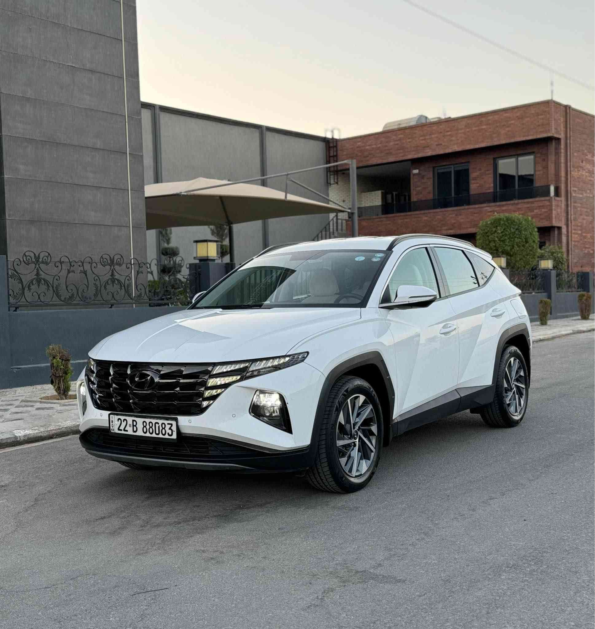 هؤندا تؤكسؤن مؤديل 2023 
ره نگى سپى به فرى فول مواسه فات 
به س پانؤراما نيه  شاشه كاميرا گيچ اليكترؤنى  بريك بسمه ئاوينه شفت 
رادار تعديل سورعه پيش و پشت عساس
ڤؤليؤم به سمه شعن كردنه وه ى مؤبايل
ده رگا بسمه  سئ مؤدى لئ خوين USB
په رده ى پيلادى دواوه ويل كرؤم لايد ليد
زؤر مواسه فاتى  تر  ٦٩ هه زار رؤويشتووه
سه ياره كه زؤر نويه وه ك شه ريكه ماوه ته وه
بئ بؤياغه  ده عامى بؤ ده عامى به شه ت 
ته نها يه ك پست له ده رگاى سارده  به قى 
هه موو شتيكى به شه / سعر  208   💵
*********** / ☎️ أربيل, العراق
