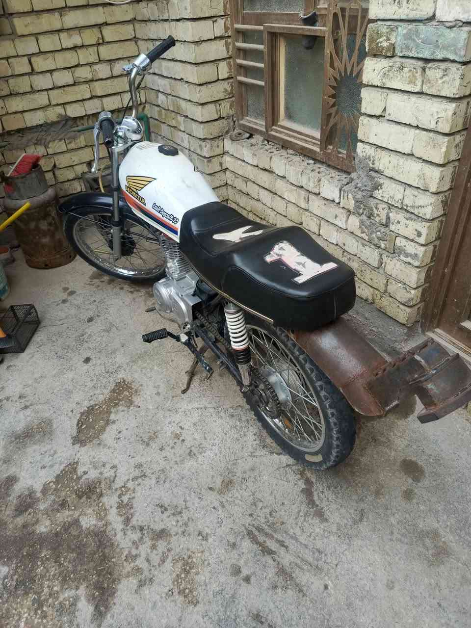 سلام عليكم اعيد النشر بسبب اللوعود الكاذبة 

سلام عليكم دراجه اربعه كير موديل 23 نامه شلامجه البيع 
مفتوحه مره وحده 
دراجه حلوه وتخبل
مكاني كربلاء حي الغدير شارع 60 

رقمي ***********
