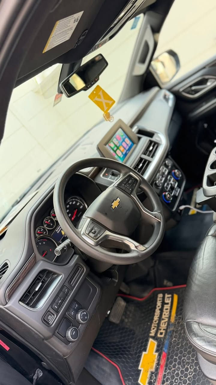 تاهو 2022 بوليسي اسود بلاك ادشن
بجم وويل برايمر 
مواصفات عادية ماشية 70 الف قطعة وحدة صبغ جامرلغ خلف الصدر مع بارد في جامرلغ السكن 
باقي + خشم البنيد كله مكفول
كير مكينة كفالة 5.3 رقم بغداد الجديد هزة وفحص جدد
سنوية لل2030 
وبقية المواصفات المعروفة 
عنوان ديالى السعر واتساب ***********
