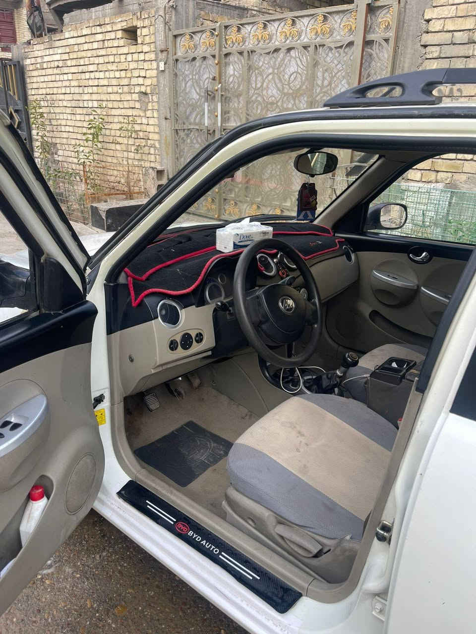 السلام عليكم ليفان ٣٢٠ للبيع مكفولة مكينة وكير وتبريد وباتري كهربائيات كله شغالة وحالة جيدة جدا صدر جديد رقم انكليزي بغداد باسمي اللون ابيض ٤٠ وبيه مجال حك الجية مكاني بغداد لللاتصال ***********
