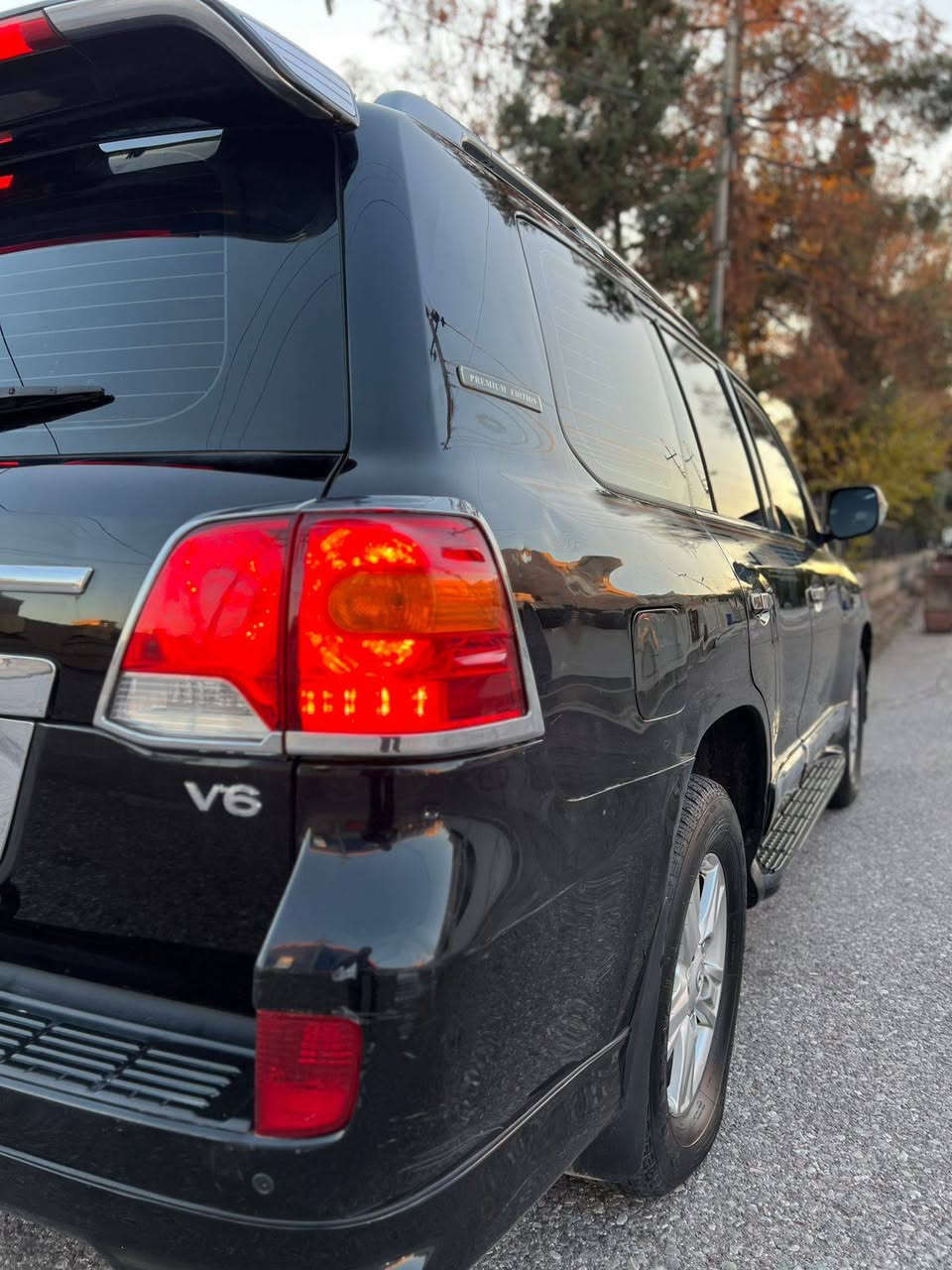 كوردى 
لاندکرۆز GXR 
مۆدێل  / ٢٠١٠ شکل کامل کراوە بە مۆدێل ٢٠١٥ 
مواصفات سلايت شغال 
رۆیشتن / ١٧٢ هەزار کم 
رەقەم هەولێر سەنەوی نوێ 
مەکینە v6 
سبوغ تەنها نیو دەرگای سبوغ 
سەقفی کالبونەوەی هەیە 
بێ ناوگرتن بێ ئێڕباگ 
١٠ وەرەقە غەڕامەی لەسەرە 
پاش مامەڵە وەردەگریەوە

نرخ  ٢٧٧ $ وەرەقە

بۆ پەیوەندی ***********
عربي 

لاندكروز . جيكسارا 
موديل 2010 محدث 2015 
مواصفات سلايت شغال
ماشي / 172 الف كم 
رقم أربيل سنوية جديد 
محرك V6 
صبغ فقط نص باب سائق 
بدون دواخل بدون ايرباك 
قمارة شوية بي جراد 

غرامة 10 ورقة عليها بعد المعاملة نرجع لك 

سعر ٢٧٧ $ 
للاتصال  *********** أربيل, العراق
