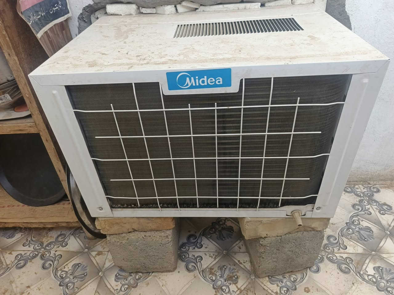 مكيف Midea تبريد تدفئة استعمال قليل كلش نضافته ١٠٠٪١٠٠ مكاني هبهب حي عطار السعر ب٣٠٠ وبي مجال قليل لشراي ‏‪***********‬‏ بي واتساب
