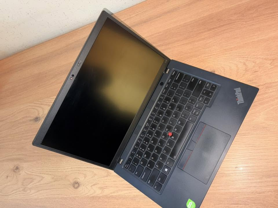 سڵاو بەڕێزان…

لاپتۆپی Lenovo thinkpad دەستی دوو بۆ ففرۆشتن زۆر پاک و ناکەراوە و بێکێشە شاشەی 180 پلە ئەکرێتەوە، شەحنی ئەسڵی خۆی لەگەڵە

Lenovo thinkpad L14
Specs : مواسەفات 
🟢 Cpu amd ryzen 7 7730u 8 core / 16 thread  Generation 7 zen 3 
🟢 Ram 16 Gb ddr4 
🟢 Memory 256 Gb ssd 
🟢 Gpu integrated Amd radeon 8gb 

Ports : 
2 USB-C 
2 USB thunderbolt 
HDMI
LAN
AUX
SD CARD MEMORY
بەشێوەیەکی گشتی دەتوانێت زۆربەی کارەکان بکات لەبەر پرۆسێسەرە بەقوەتەکەی 

نرخی ئەم لاپتۆپە $370 دۆلار  و معامەلە 
سلێمانی


**إذا كنت صاحب هذا الإعلان وتريد حذفه لأي سبب، رجاءا أرسل رسالة إلى الدعم الفني**