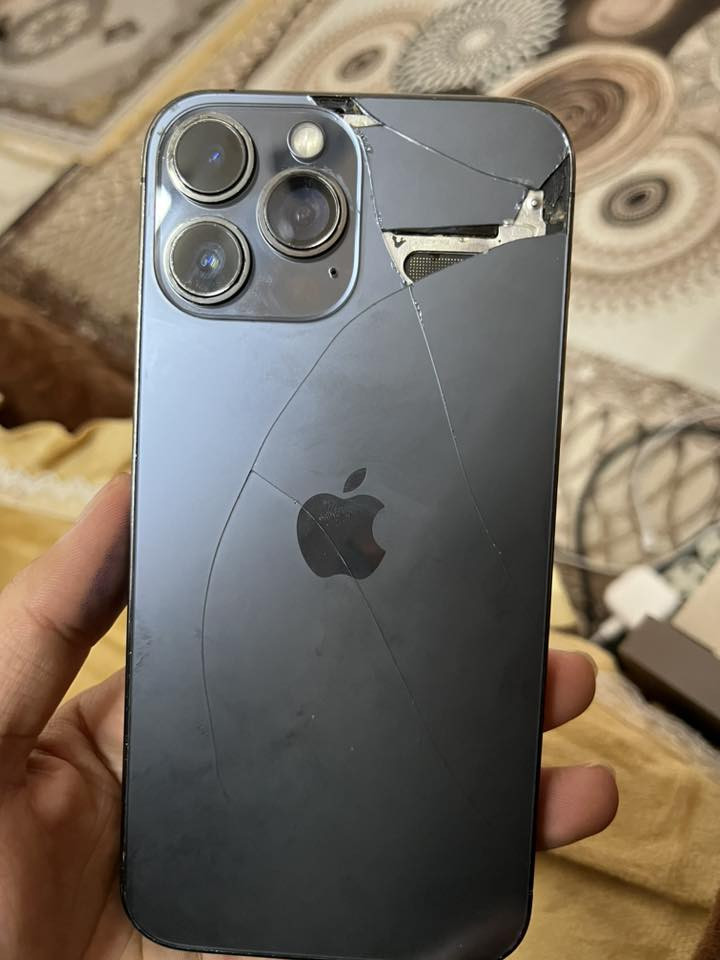 13 برو ماكس مبدل شاشة نوع متوسط وايضا بطارية والظهر مكسور قيم بما يرضي الله بغداد البلديات 
*********** واتساب
