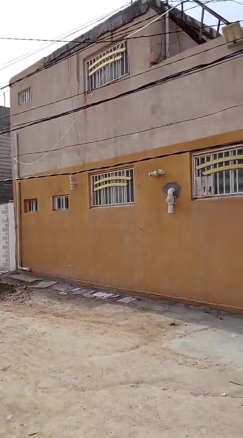 سلام عليكم اخويه عندي بيت ١٠٠متر بالحر الصغير فرع أسواق السلطان بيت نظيف كلش طابقين قرار ويا صاحب الكاع للإستفسار على الرقم ***********

