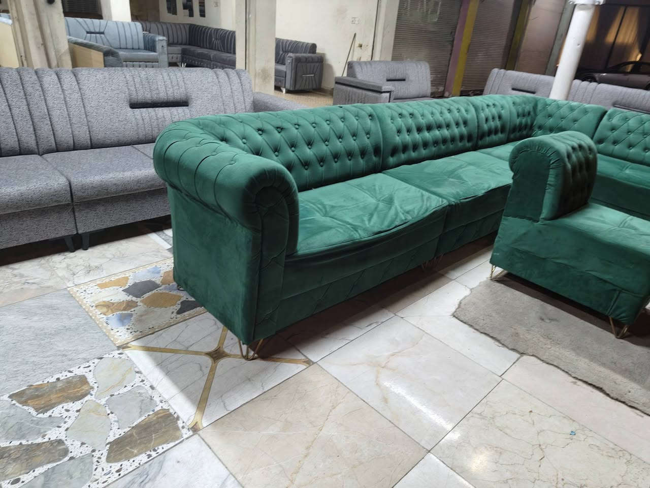 ديوان تركي ماركه 8 أمتار حيل نظيف السعر 225 الف محلات أبو محمد قرب كأس الصبايا  للاستفسار الاتصال ***********
