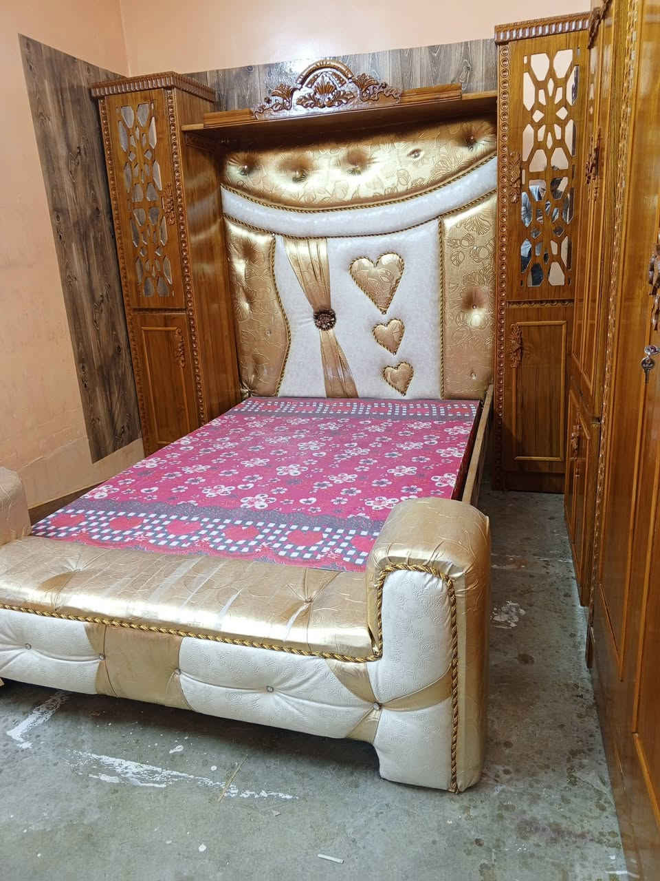 غرفة نوم مستعمل نظيف بسعر مناسب فقط ب 650 الف العنوان حسنكوية *********** واتساب
