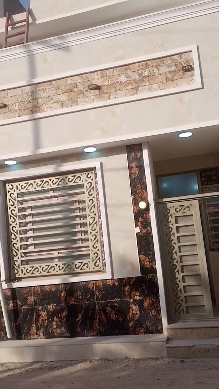 السلام عليكم بيت للايجار مساحته 75 متر في حي العباس علحولي .لعائله صغيره توه كامل كلش راقي البيع وخدماته متوفره السعر 375 وباقي التفاصيل بلفديو ***********

