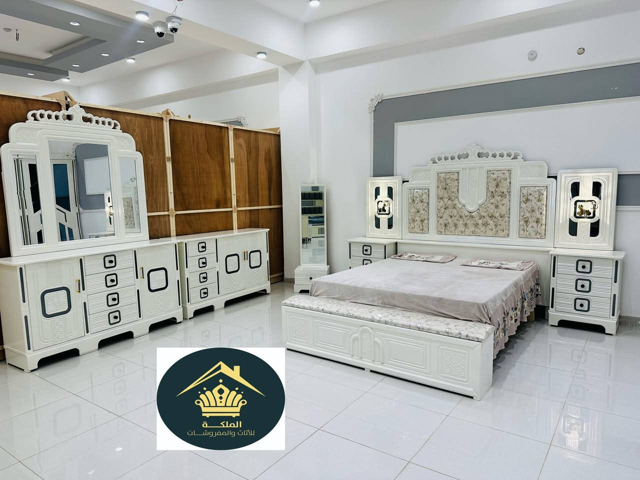 موديل الشام 

شكل جديد 

السعر ٣ ملاين٢٠٠ الف 

ضمن وجبه الدرجه الاولى 

نجاره عراقيه من انتاج شركه الملكه اللاثاث ومفروشات 

تصميم تركي  مودرن 

الكنتور ٦ باب ملحق 

داخل سنديان ٤ ملم 

وجه١٣  ملم cnc

الارضيه بلوك صاج 

ظهر جرجوبه شد براغي  سنديان 

نرماده شريطه 

عرض الكنتور ٣٣٠ سم 

ارتفاع ٢٦٠ سم 

زاويه ملابس ملحق بارتفاع الكنتور عرض ١٢٥سم 

الكنتور وزاويه ملابس ضلع واحد ٤٥٥ سم 

جربايه تصميم تركي كومديات مفصوله 

لكشن ٦ ارجل بلاويد اسود 

كل مجرات هذا موديل سلايت سكك حديد 

ميز مرايا دبل باب و٤ مجرات 

جزامه دبل باب و ٤ مجرات 

مجرات تحفير داخل خشب 

خدمه نقل وشد مجانا الى جميع محافظات 

العنوان الانبار الرمادي زنكورهً مقابيل محطه الهدى مجاور لمركز الشرطة زنكورهً 

للحجز والاستفسار 

***********

***********
