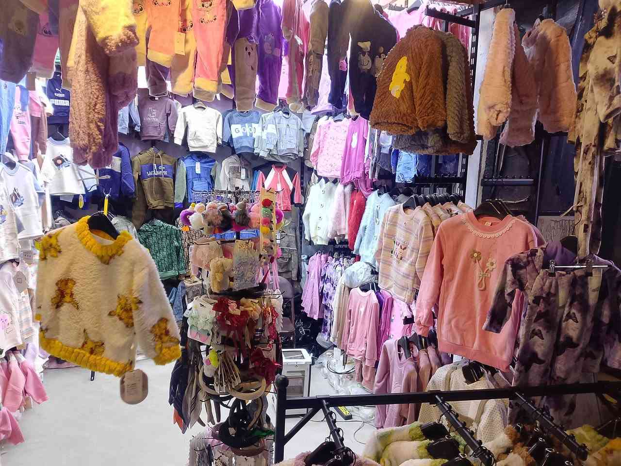 محل ألبسة اطفال للبيع موصل الزهور دورة النافورة التفاصيل الاتصال على ***********
