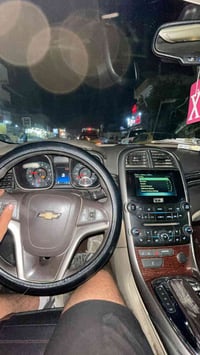 عندي شاشه ماليبو 2013-2016 قاصه قلاب اريد مراوس بشاشه اندرويد 07750585...