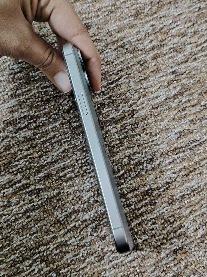 15 برو ماكس ذاكرة 256 نضيف وكالة مامفتوح ابد ومداري ومنتبهلة واحبه اكثر من جهالي 
بطارية 85 
السعر 950 عجبك حجي 100 هلا بيك 
واذا غالي عليك بخدمتك اني تشلع عيوني ببلاش

***********
