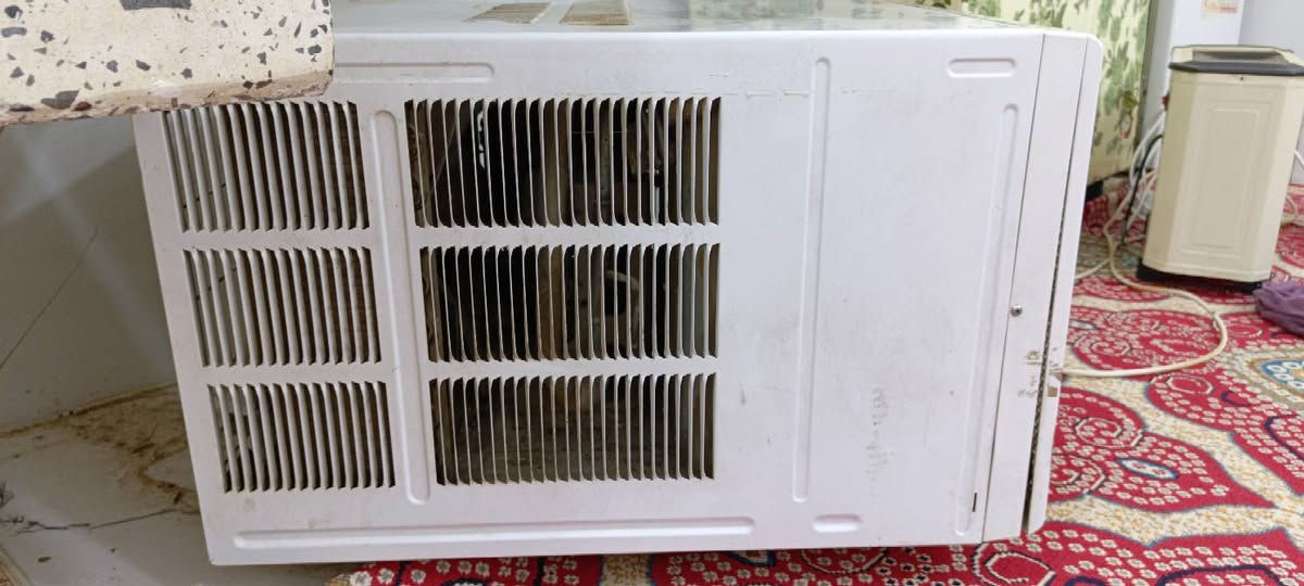 مكيف Gree. طن ونص مستعمل موسمين فقط ما بيه اي نقص شغال   رقم الهاتف: ‏‪***********‬‏
