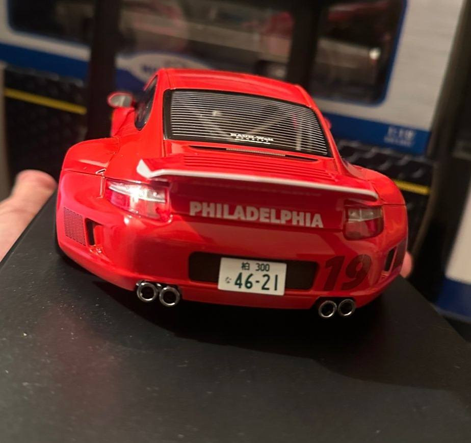 PORSCHE 911 RWB 997 🔴
IXO 1/18 
#fyp 
#diecast 
#model 
#مجسمات_سيارات 
#foryoupage


**إذا كنت صاحب هذا الإعلان وتريد حذفه لأي سبب، رجاءا أرسل رسالة إلى الدعم الفني**