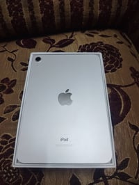 ايباد مني 6للبيع جهاز كلش نضيف ذاكره 64 سعر ٤٥٠ مكان بغداد زعفرانيه 07...